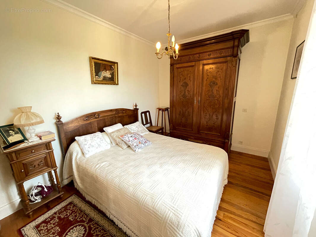 Maison en pierre 1833 de plain-pied avec dépendances - photo 7