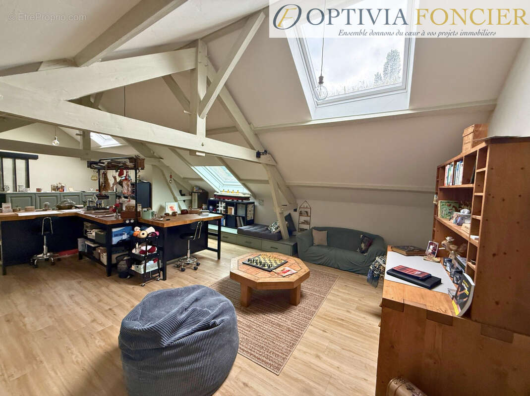 Propriété T7 395 m2 - 6 300 m2 de terrain - 5 garages - Piscine intérieure chauffée - photo 12