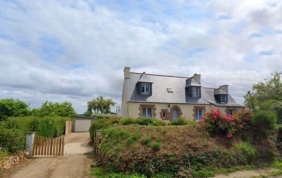 Maison à PLOUGASNOU