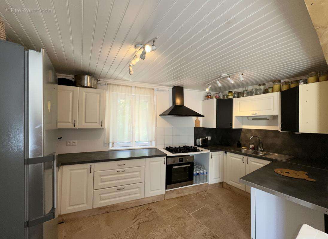 Maison 115 m² à Saint-Paul-La-Roche  - photo 4