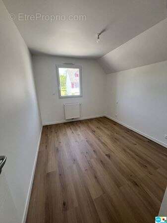 Maison à MONTREUIL-LE-GAST