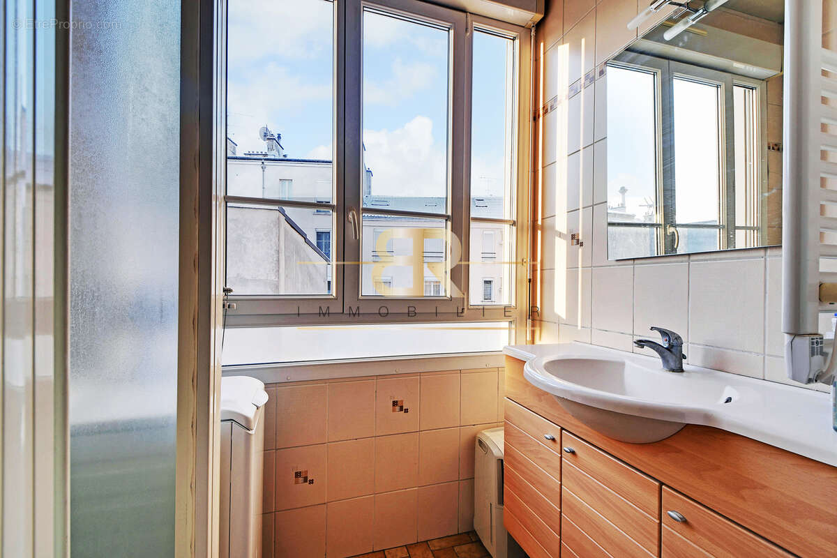 Appartement à CHARENTON-LE-PONT