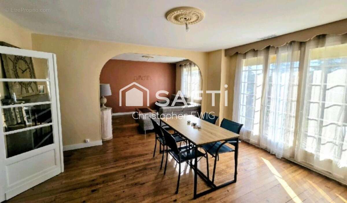 Maison 154 m² à Saint-Laurent-Des-Vignes  - photo 2