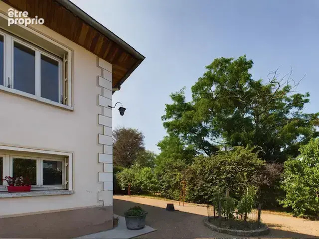 CHASSIEU   200 m2, beaux volumes et multiples possibilités - photo 4