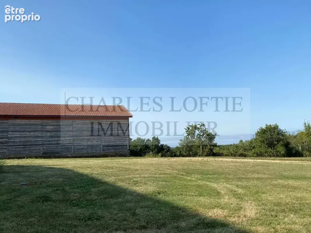 Grand corps de ferme, en position dominante, avec  vue magnifique sur environ 16 hectares de prairie et forêt - photo 20