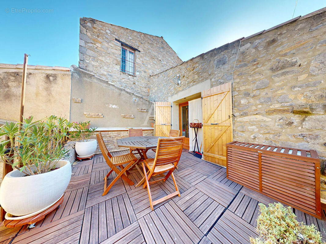 Maison à LAGRASSE