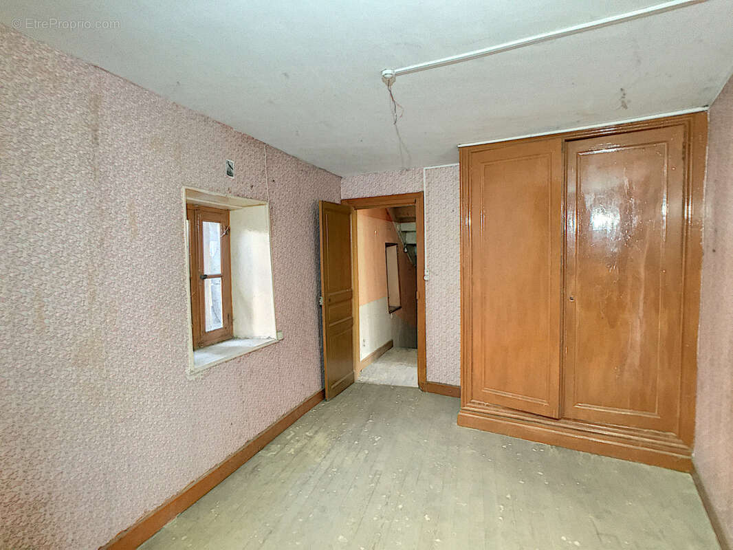 Maison à MONTAIGUT-LE-BLANC