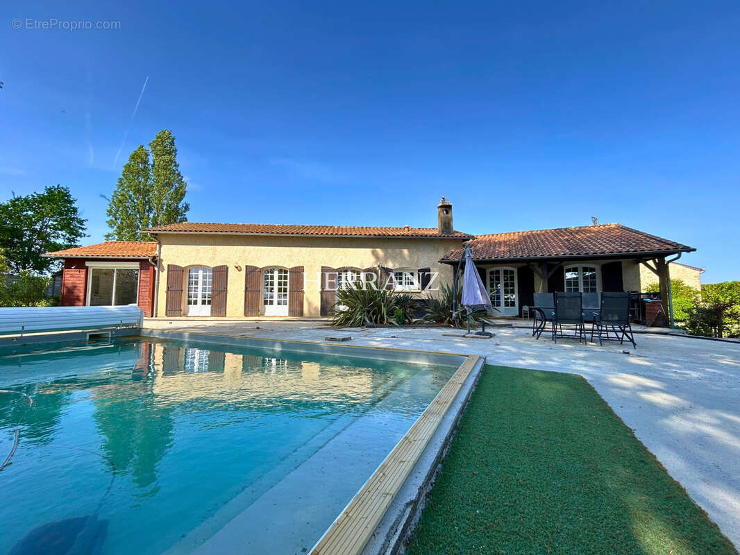 Maison à RAUZAN