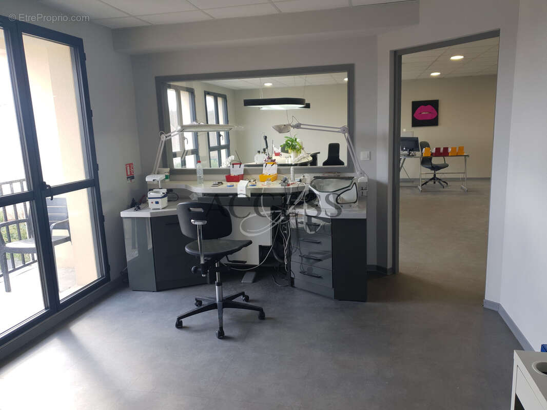 Commerce à LA CHAPELLE-EN-SERVAL