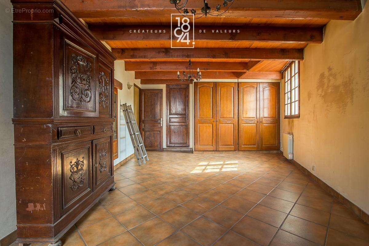 MARSEILLE 14ᵉ – Le Canet  Maison familiale 127 m² avec garage, jardin et piscine – Fort potentiel - photo 7