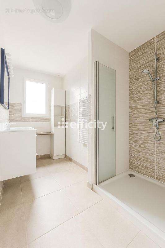 Maison à ROCHES-PREMARIE-ANDILLE