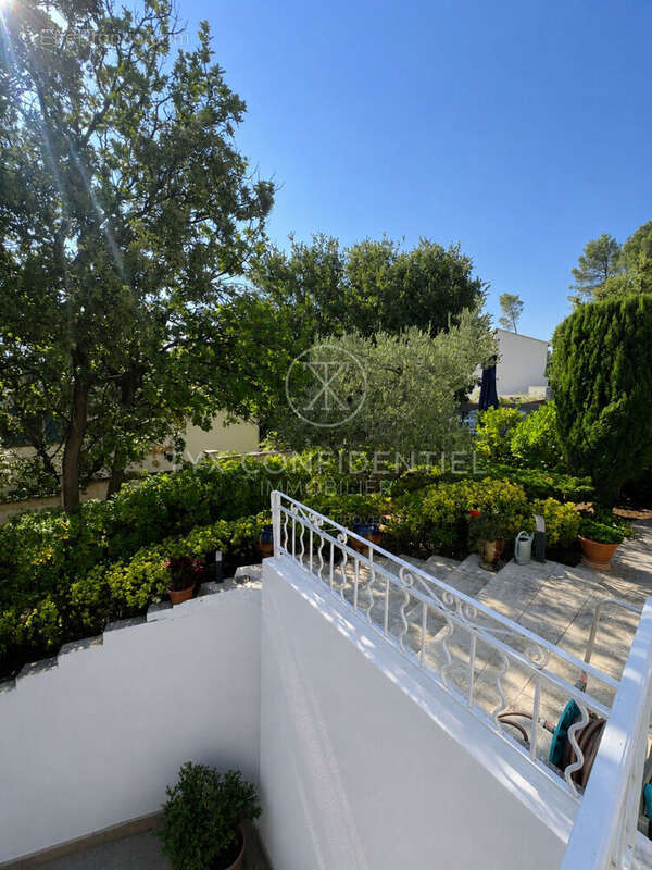 Villa avec piscine sur les hauteurs de NOVES -  9 km de Saint Rémy de Provence - photo 9