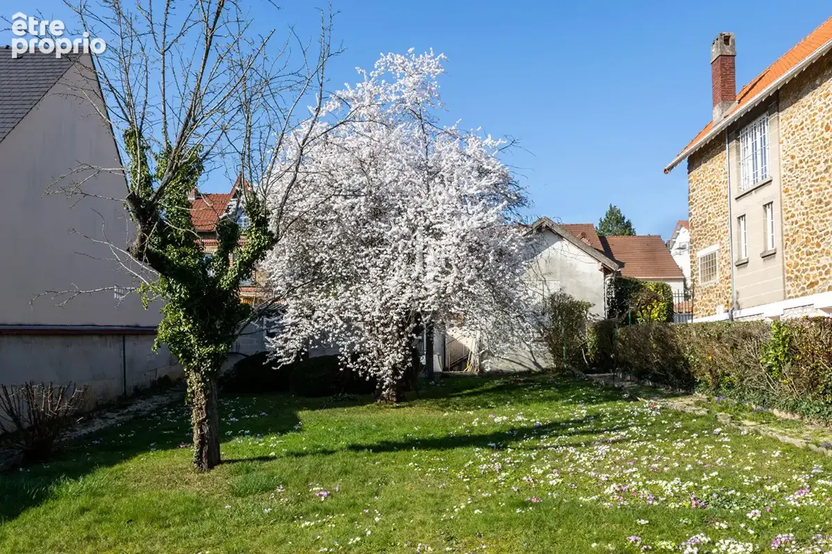 Terrain à ESBLY