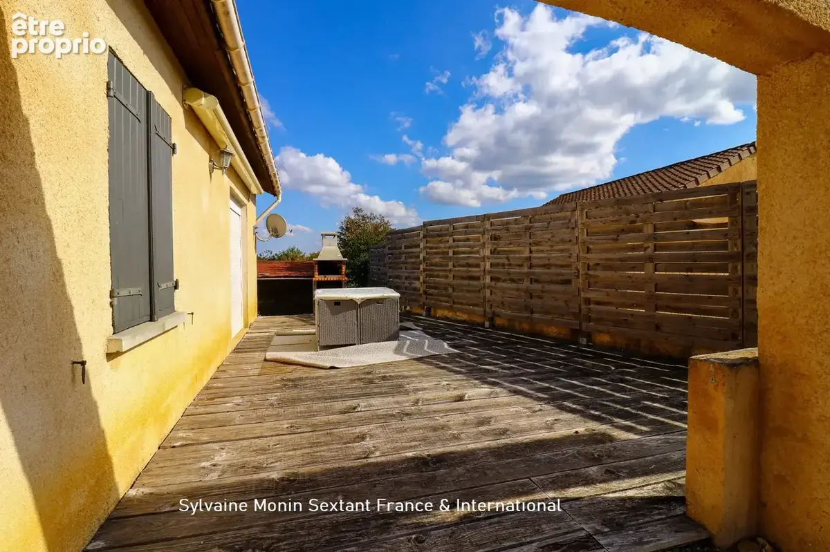 Deux maisons, une piscine, un terrain constructible et un fort potentiel locatif - photo 5