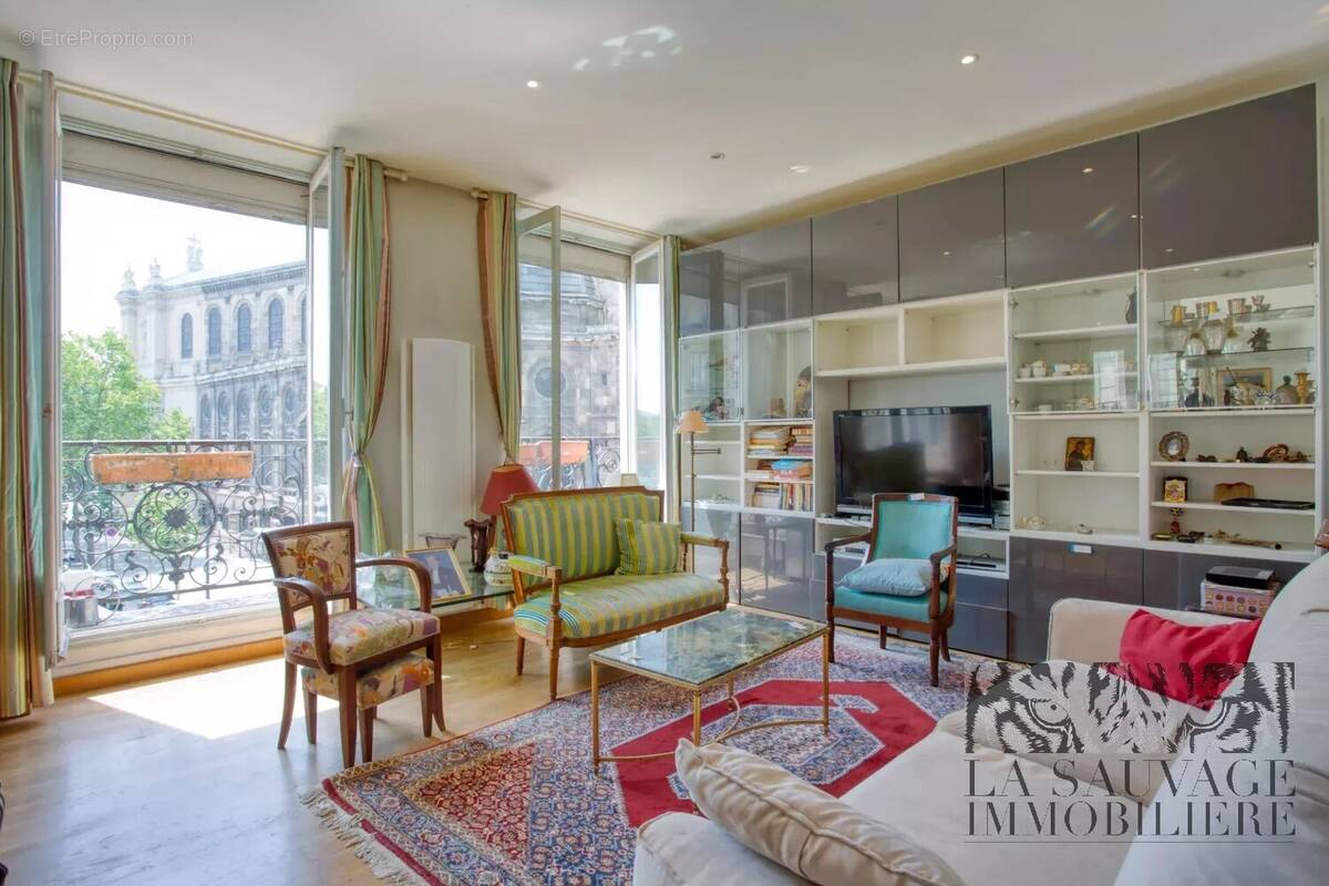 Appartement à PARIS-8E