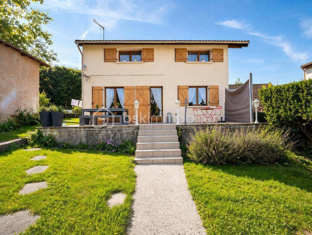 Maison à MARLY-LA-VILLE