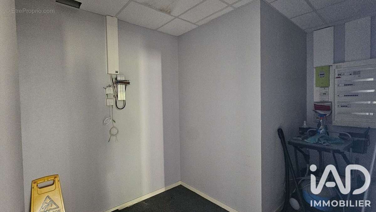 Commerce 193 m² à Chartres-De-Bretagne  - photo 8