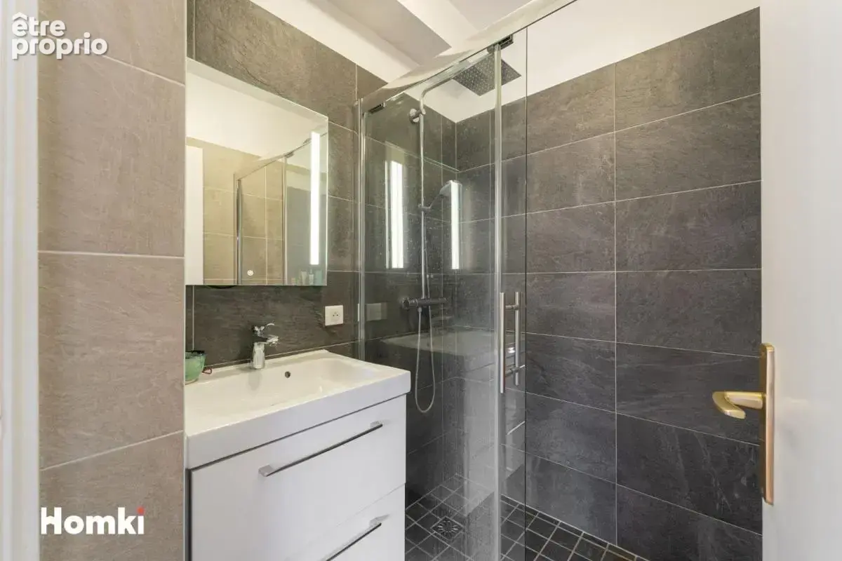 Rare à la vente : Superbe T5 traversant de 130 m² avec terrasse et vue dégagée - photo 19