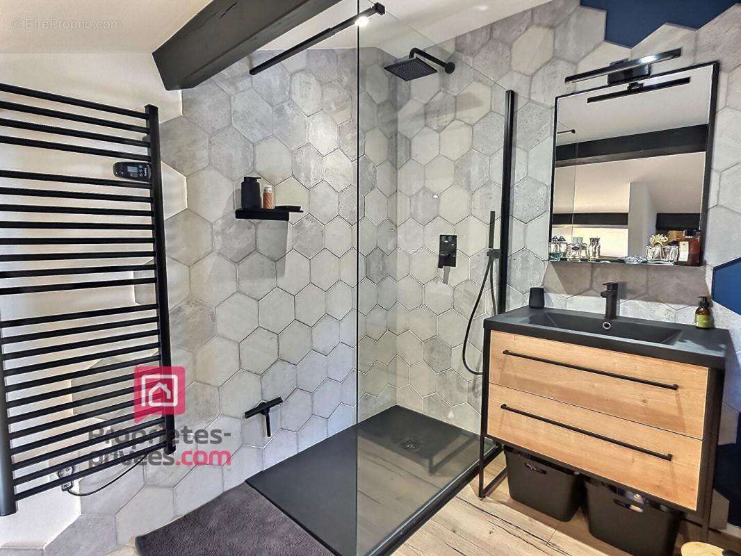 Maison à BAGNOLS-EN-FORET