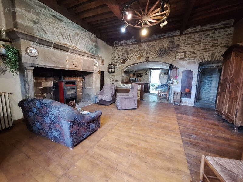 Maison à LAVAL-DE-CERE