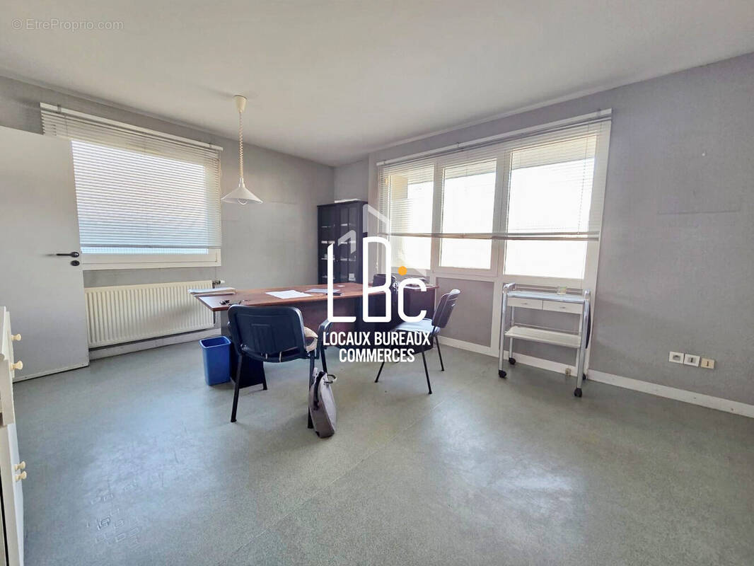 Commerce à LA CHEVROLIERE