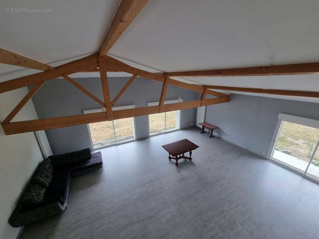 Spacieuse ferme offrant quatre chambres sur 8800m² de jardin - photo 13