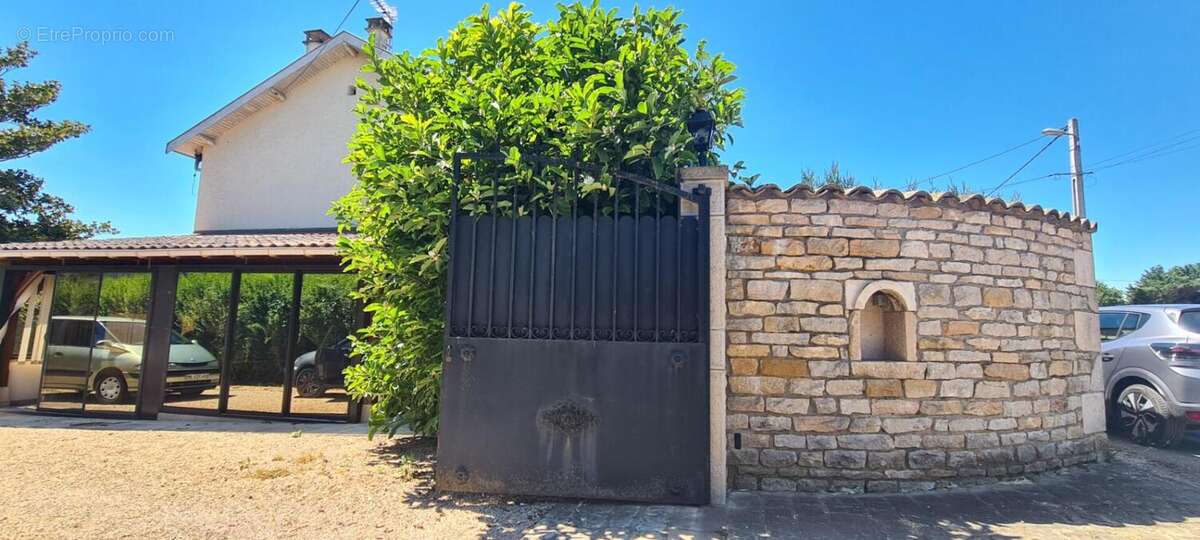 Maison Saint Martin Belle Roche 5 pièce(s) 132 m2 - photo 2
