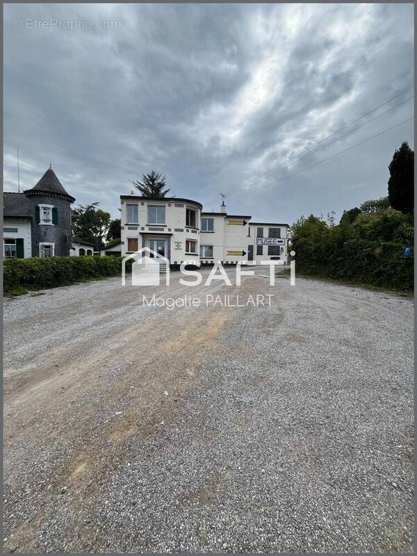 Photo 1 - Commerce à DESVRES