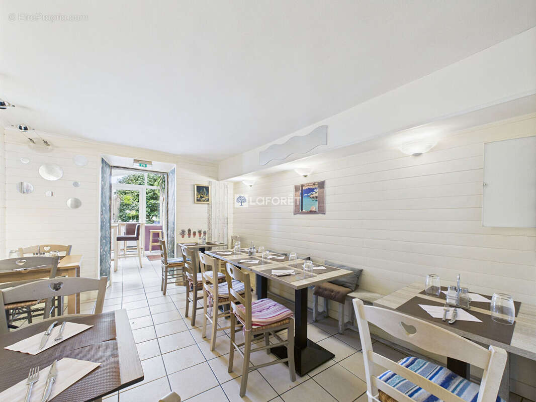 Local commercial Chateaulin 3 pièce(s) 55.12 m2 - photo 2