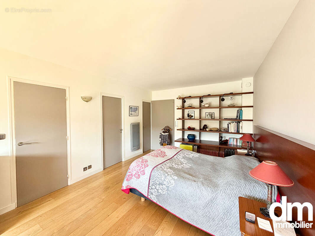 Appartement de type 4 avec trois terrasses, loggia, garage et deux caves. - photo 8