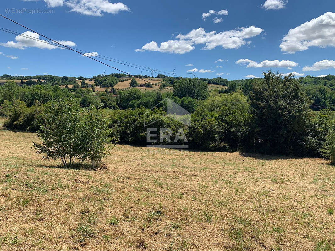 Terrain à SAINT-CLAIR-SUR-GALAURE