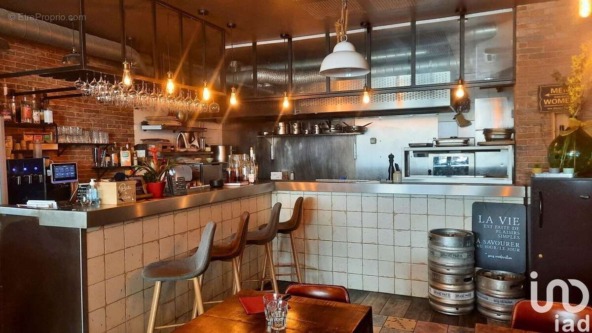 Photo 4 - Commerce à BURES-SUR-YVETTE