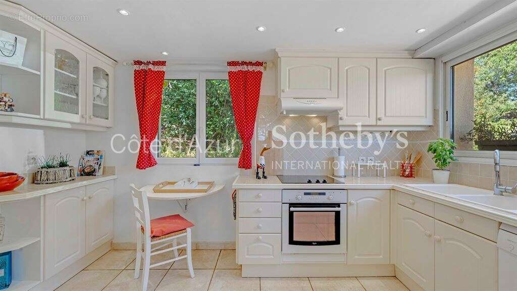 Maison à LES ISSAMBRES