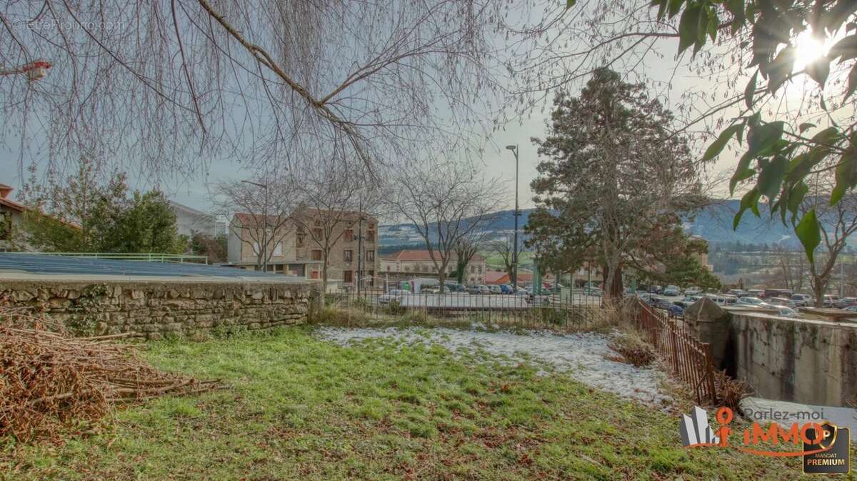 Appartement à SAINT-JEAN-BONNEFONDS