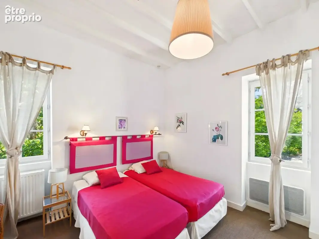 Château proche Saint‑Émilion avec domaine, hébergements indépendants et salle de réception - photo 9