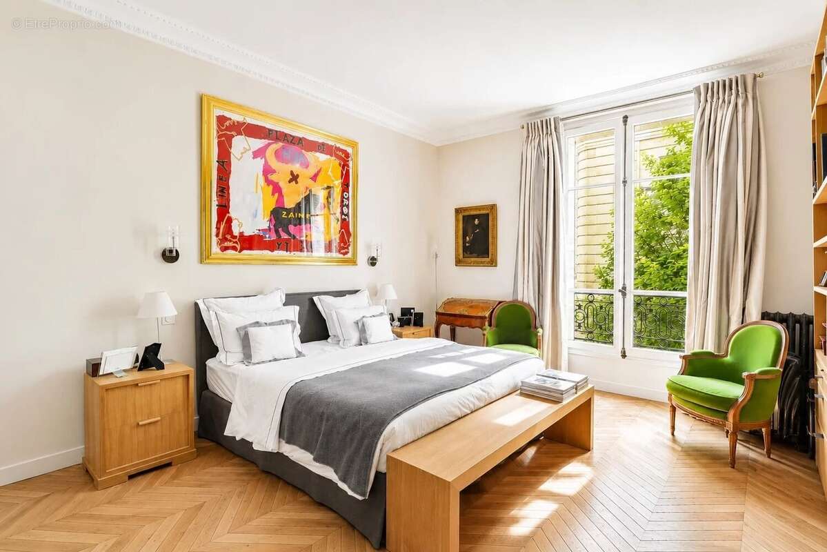 Appartement à PARIS-16E