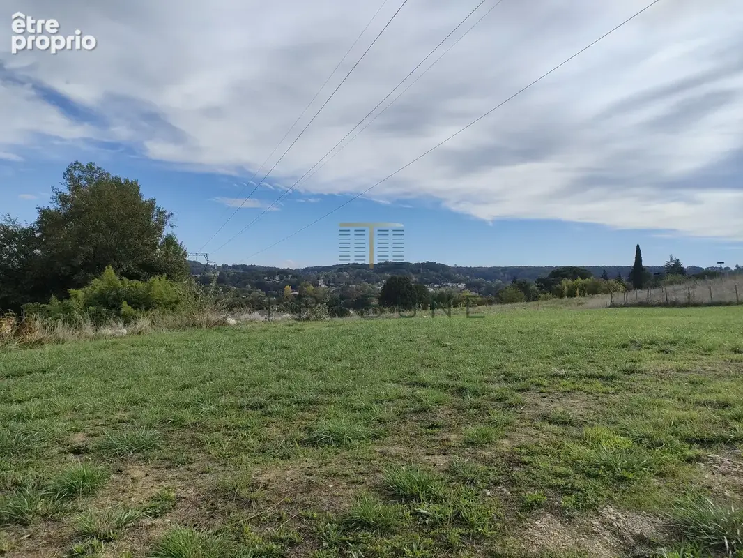 Terrain constructible à Pont du Casse de 1567 m2 sur une parcelle de 1925m2 - photo 1