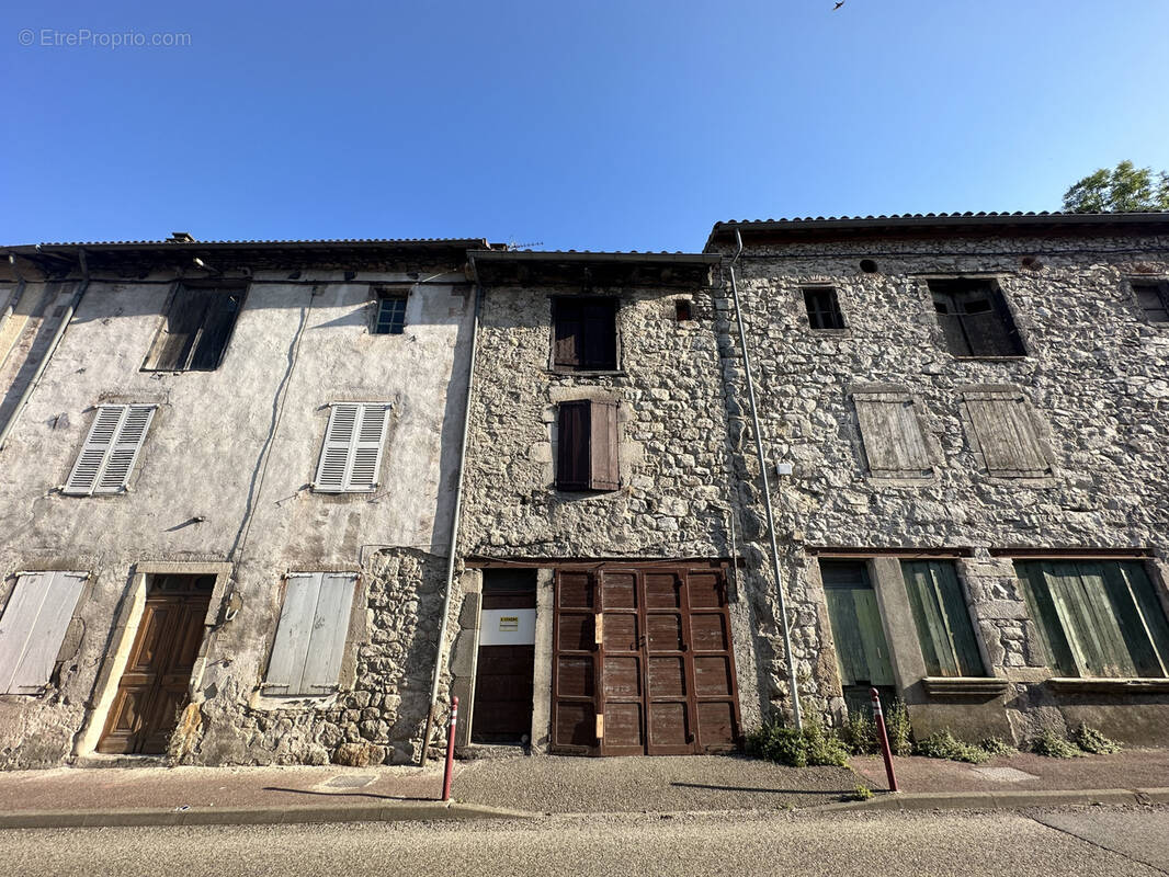 Maison à MAYRES