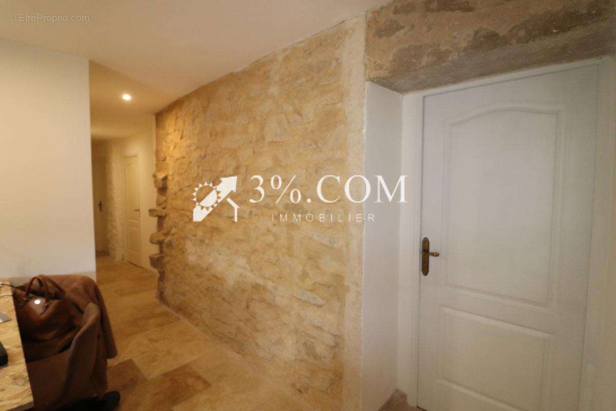 Propriété 256 m2 constituée d'une habitation principale et d - photo 5