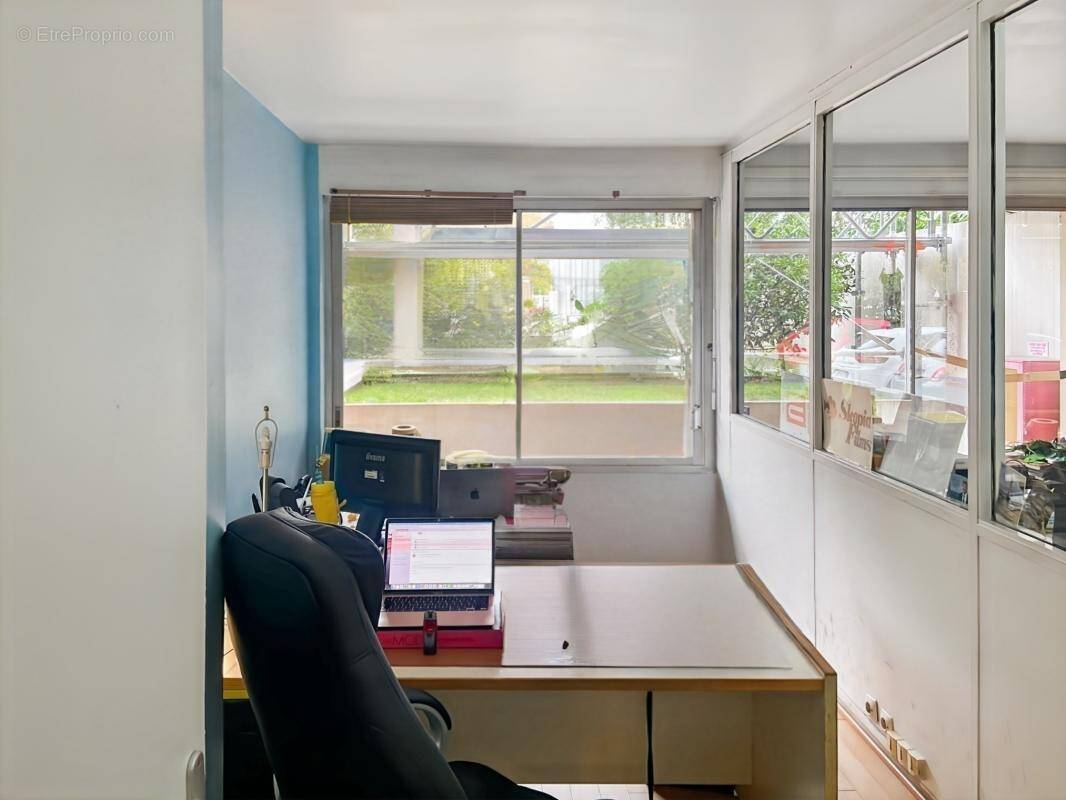 Commerce à COURBEVOIE