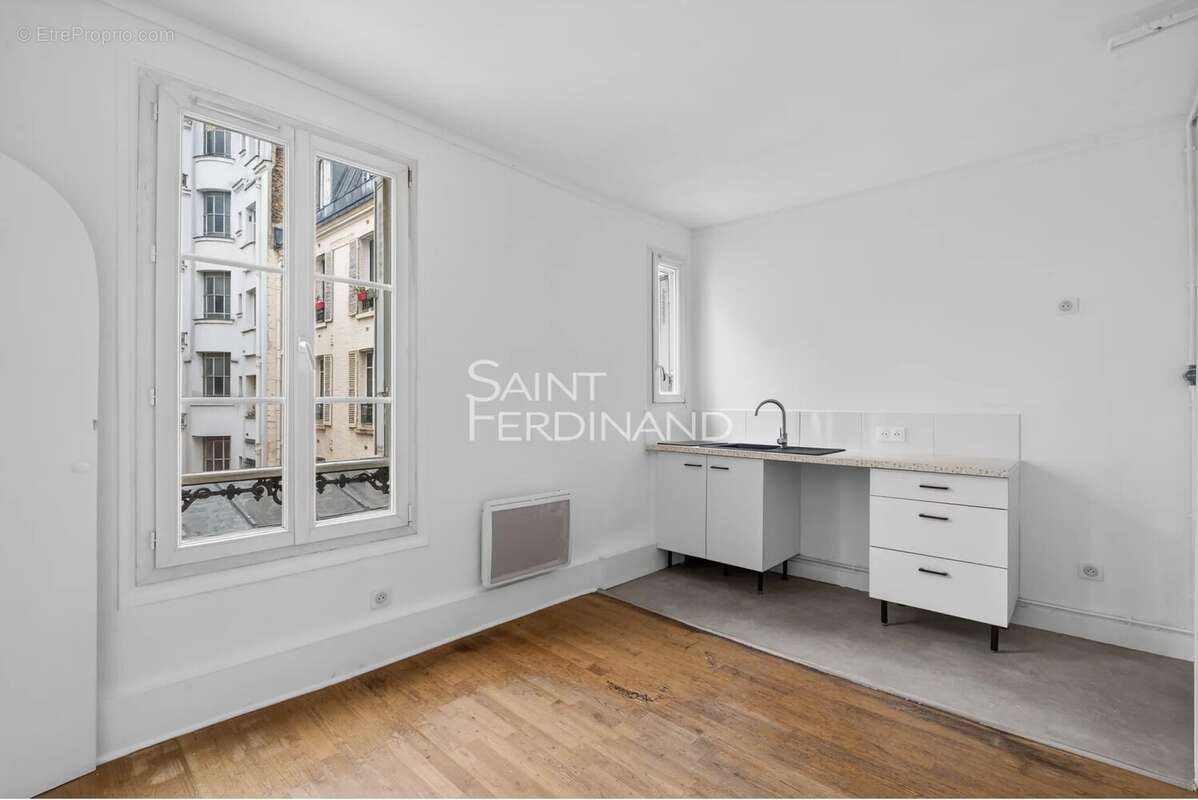 Appartement à PARIS-17E