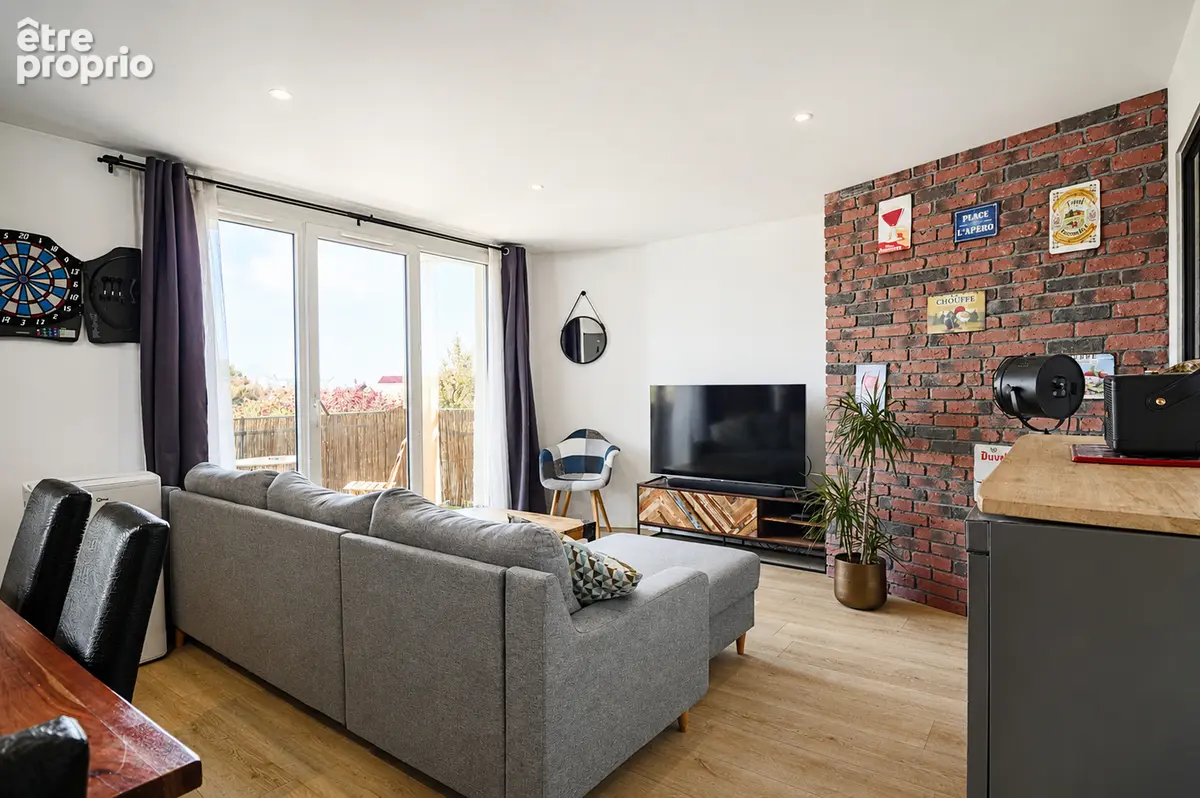 Bel appartement rénové de 82 m² avec terrasse, parking et vue dégagée - photo 4