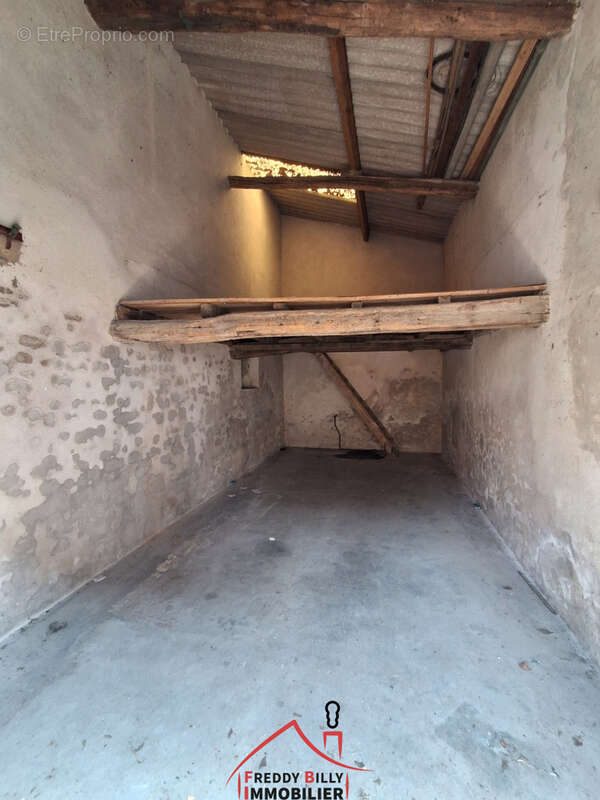 EXCLUSIVITE ! Garage avec mezzanine en plein centre ! - photo 2