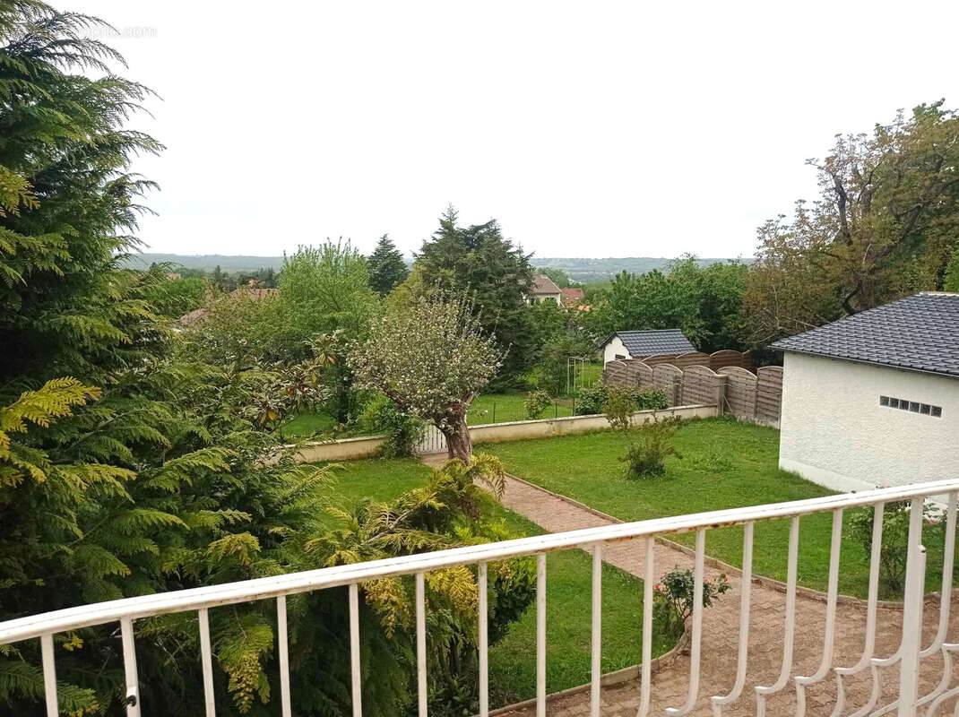 Maison à CREUZIER-LE-VIEUX