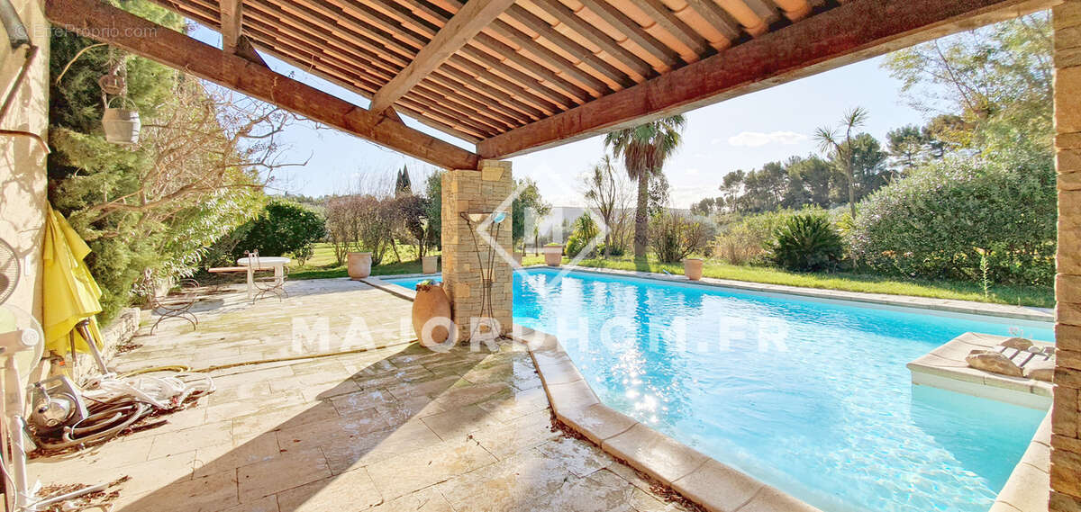 Maison à LE CASTELLET