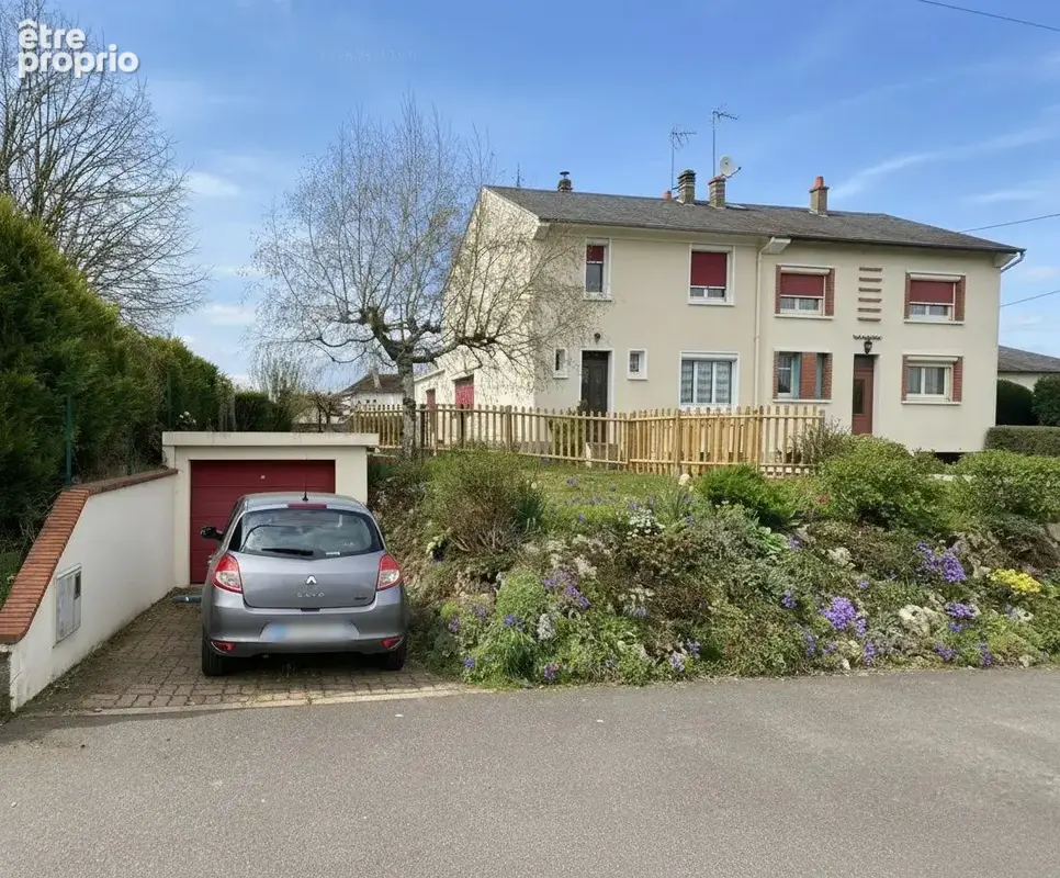 Maison 110 m² à Saint-Jean-De-La-Ruelle  - photo 2