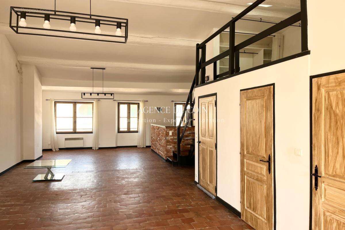 Appartement à LE MUY