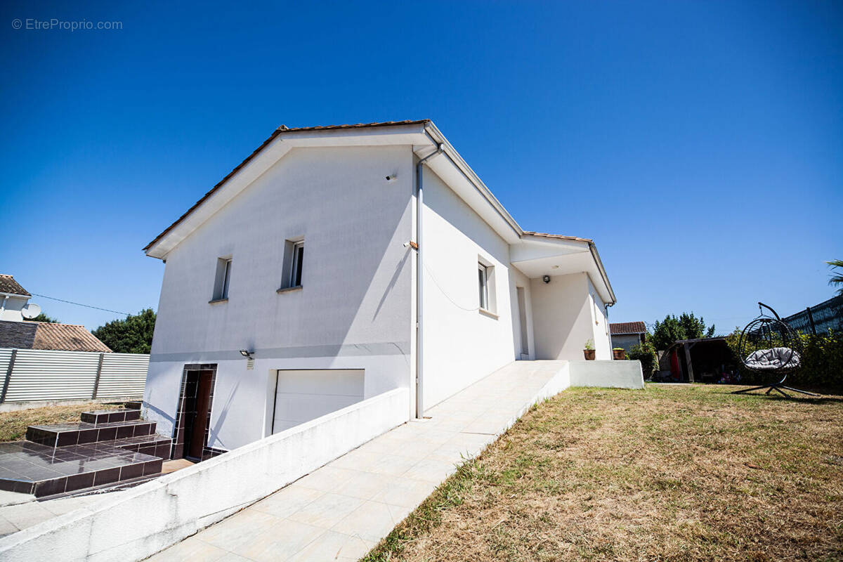 Maison à AMBARES-ET-LAGRAVE
