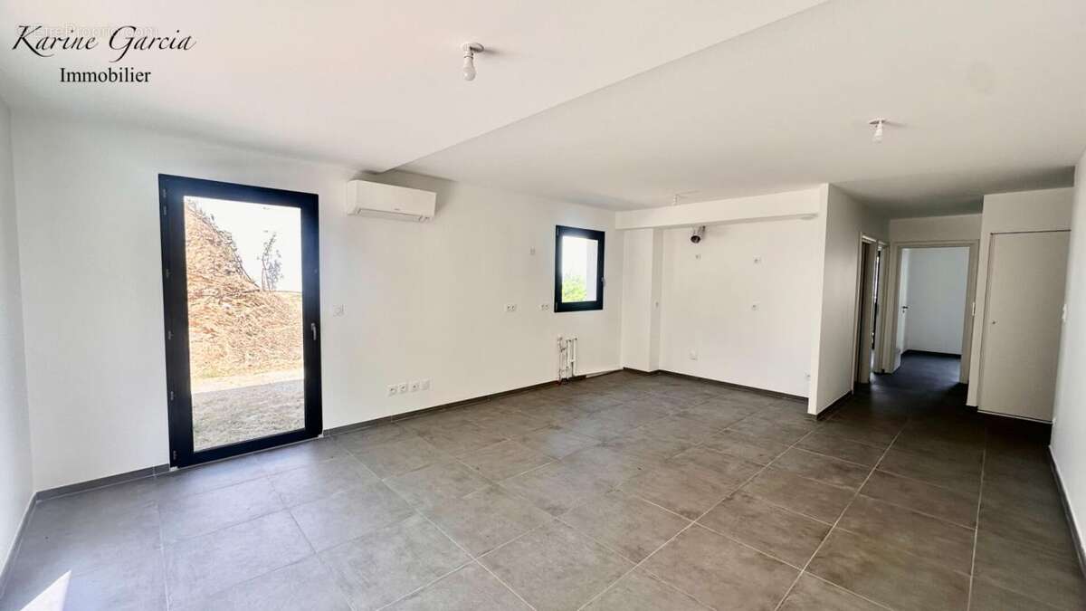 Six fours les plages - construction recente - appartement de type 3 - jardin 72 m² - parking privatif sous sol - photo 4