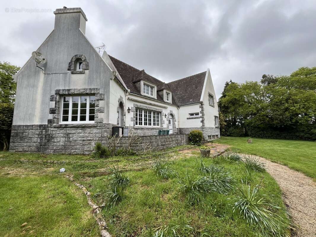 Maison à PLONEVEZ-PORZAY